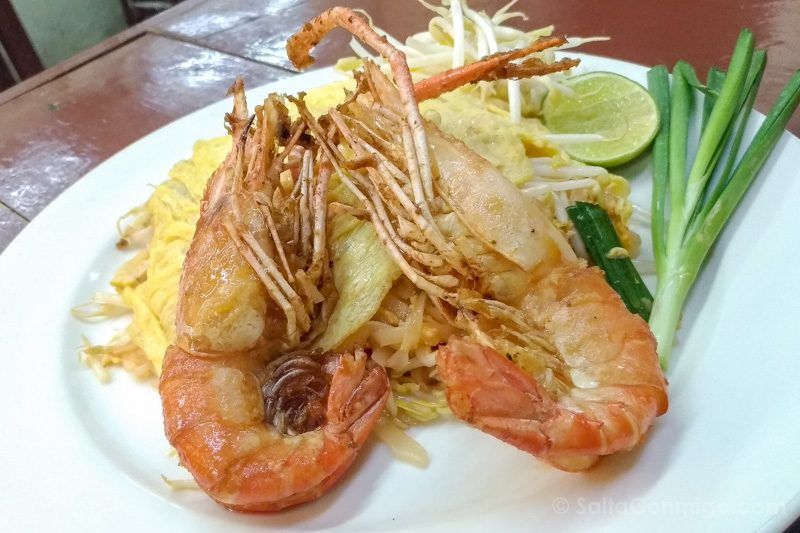 No es el pad thai de Thipsaimai... lo comimos antes de hacer la foto Que Ver En Bangkok Pad Thai