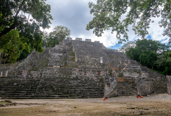 Calakmul Piramide Maya Salto
