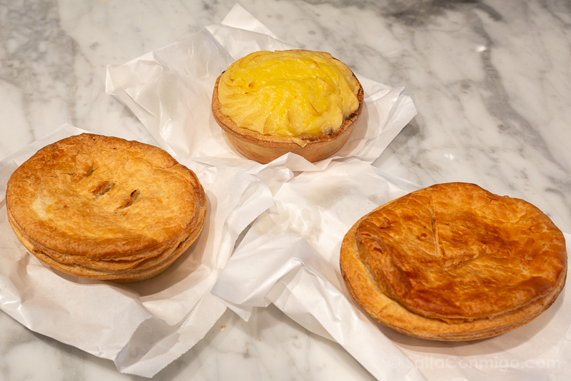 Comer en Auckland Rosedale Bakery & Cafe Pies