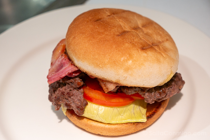 Comer en Auckland The White Lady Beef Bacon Cheese Burger