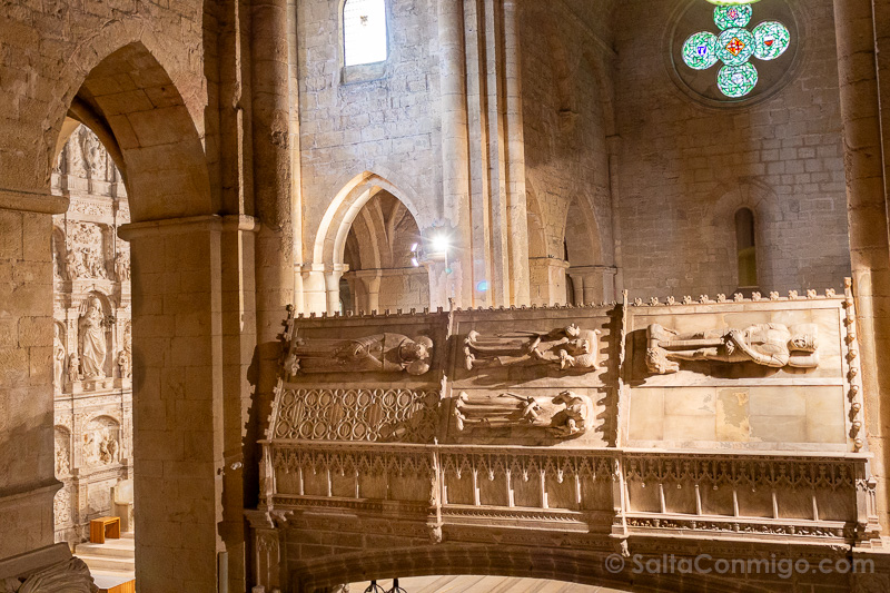 Monasterio de Poblet Sepulcros Arcos