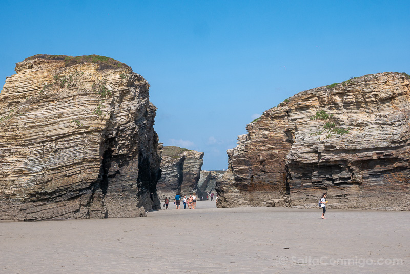 Playa de las Catedrales Rocas Gente Panoramica