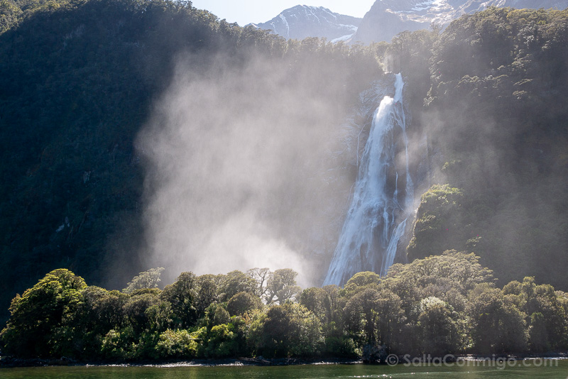 Milford Sound Fiordo Nueva Zelanda Cascada