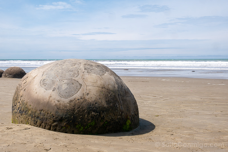 Ruta Nueva Zelanda en Coche Moeraki Boulder Beach Roca
