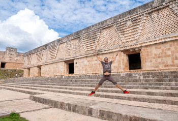 Uxmal Cuadrangulo de las Monjas Salto