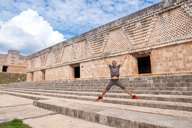 Uxmal Cuadrangulo de las Monjas Salto