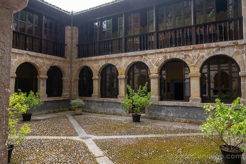 Real Sitio Covadonga Colegiata San Fernando Patio