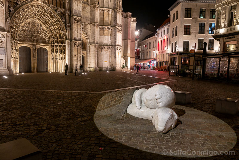 Rincones de Amberes Nello Patrasche Catedral Noche