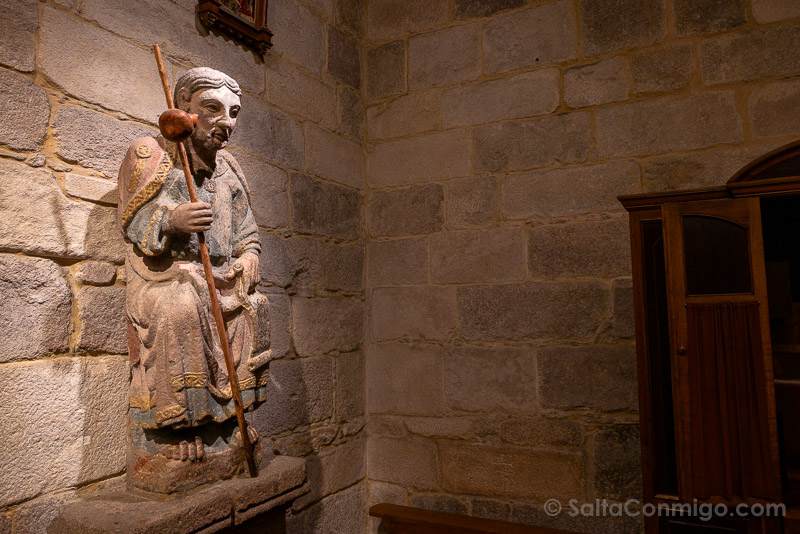 Que Ver en A Coruna Iglesia Santiago Estatua