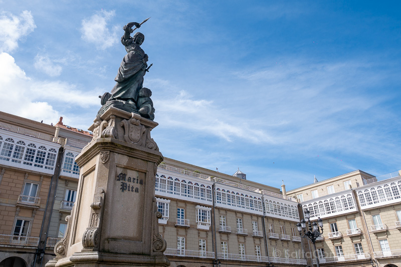 Que Ver en A Coruna Plaza Maria Pita Estatua