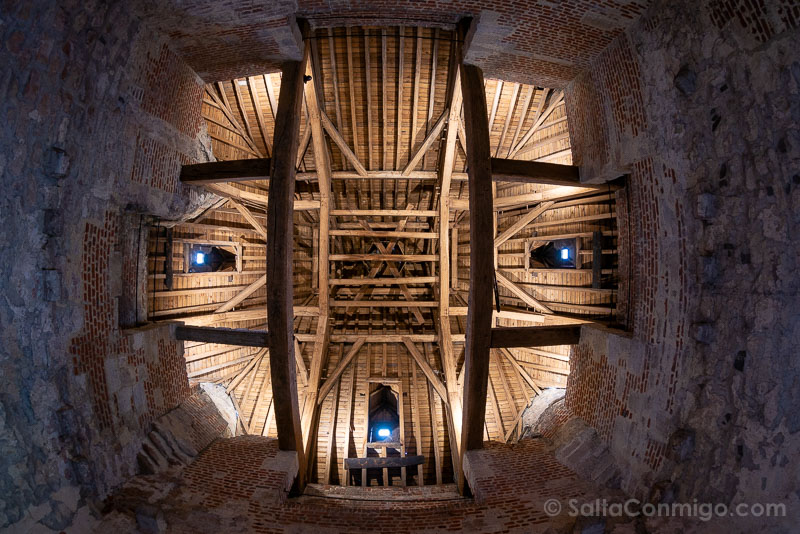 Castillo de Laarne Flandes Gante Buhardilla Vigas Madera