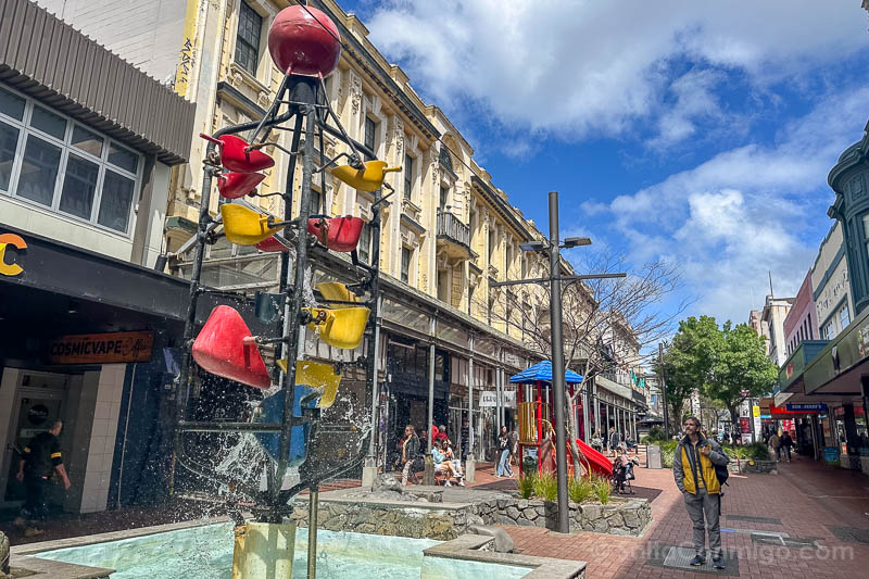 Que Ver en Wellington Cuba Street Bucket Fountain