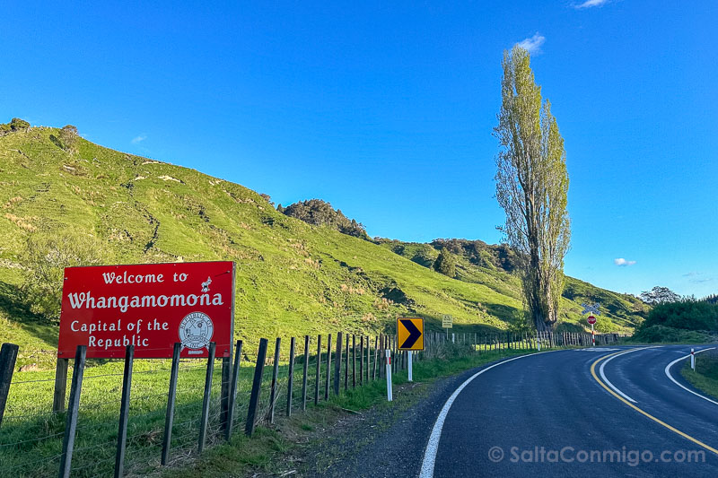 Carretera del Mundo Olvidado Forgotten World Highway Whangamomona Cartel