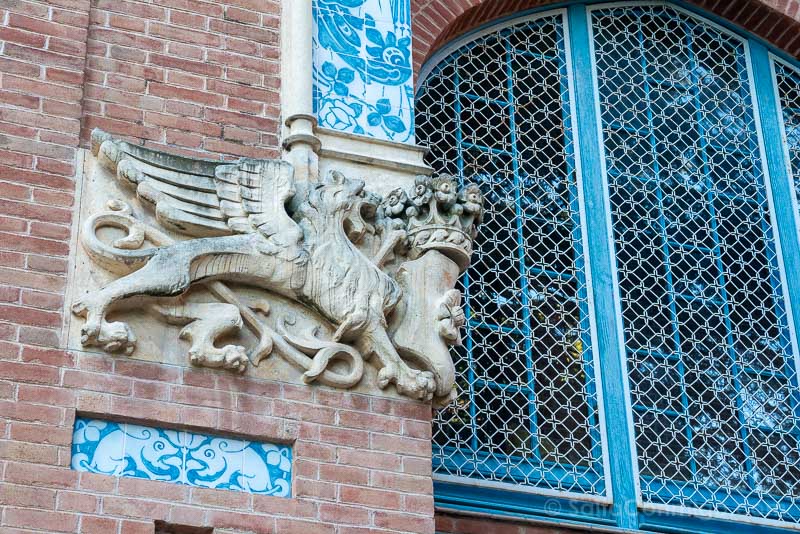 Istitut Pere Mata Reus Modernismo Simbolos Heraldicos