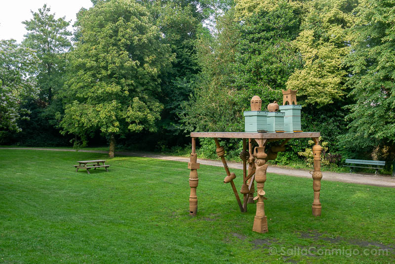 Trienal Brujas Triennale Brugge Firesong for the bees, a tree of clay