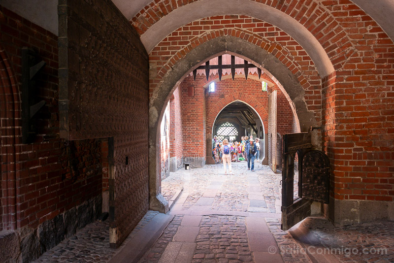 Castillo de Malbork Puertas Fosos Puentes