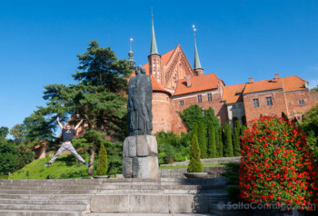 Polonia Copernico Frombork Estatua Salto