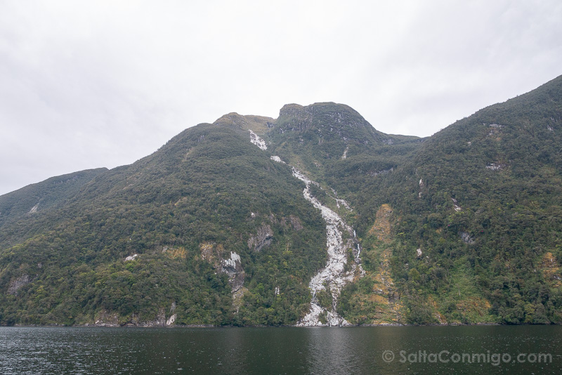 Doubtful Sound Nueva Zelanda Cascada