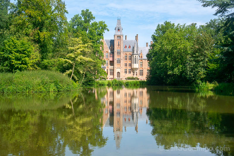 Castillo de Loppem Flandes Belgica Reflejo