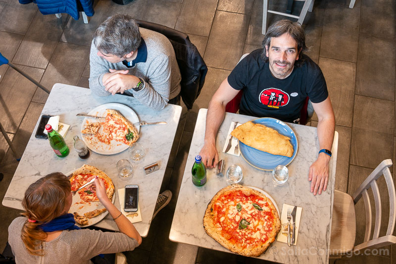 Donde Comer en Roma Antica Pizzeria Da Michele Mesa