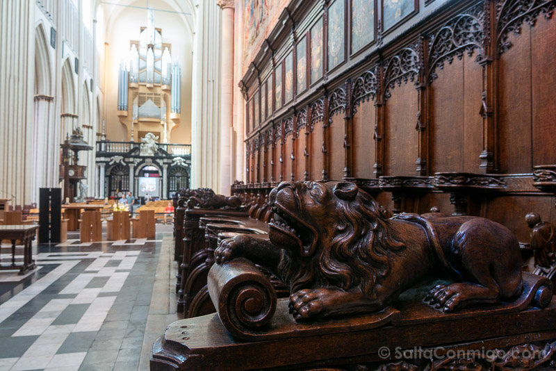Que Ver en Brujas Catedral Silleria
