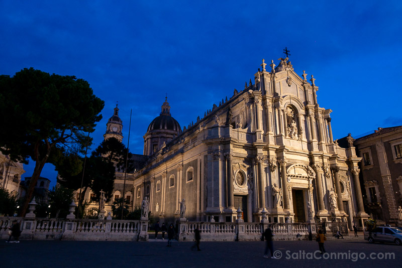 Que Ver en Catania Piazza Duomo Hora Azul