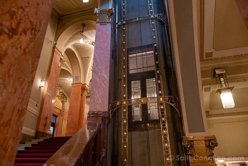 Casa Municipal de Praga Obecni Dum Escalera