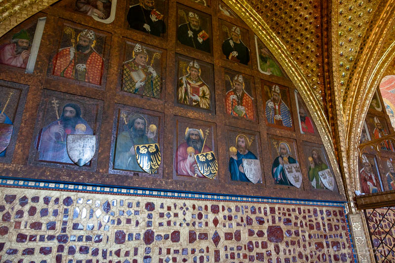 Castillo de Karlstejn Chequia Gran Torre Capilla Santa Cruz Pinturas