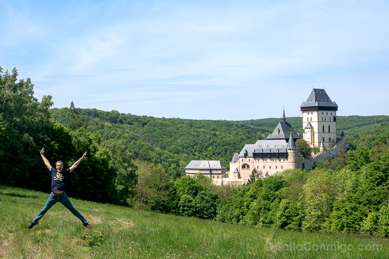 Castillo de Karlstejn Chequia Vista Salto