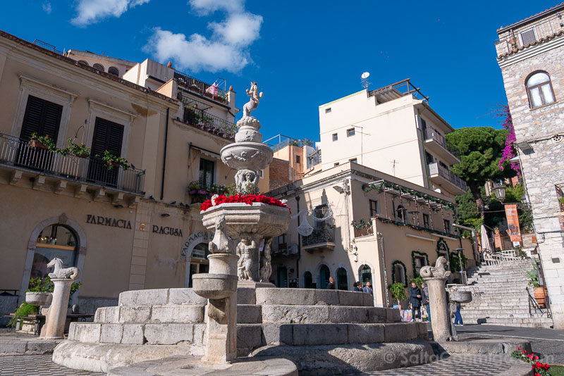 Que Ver en Taormina Fontana Piazza Duomo
