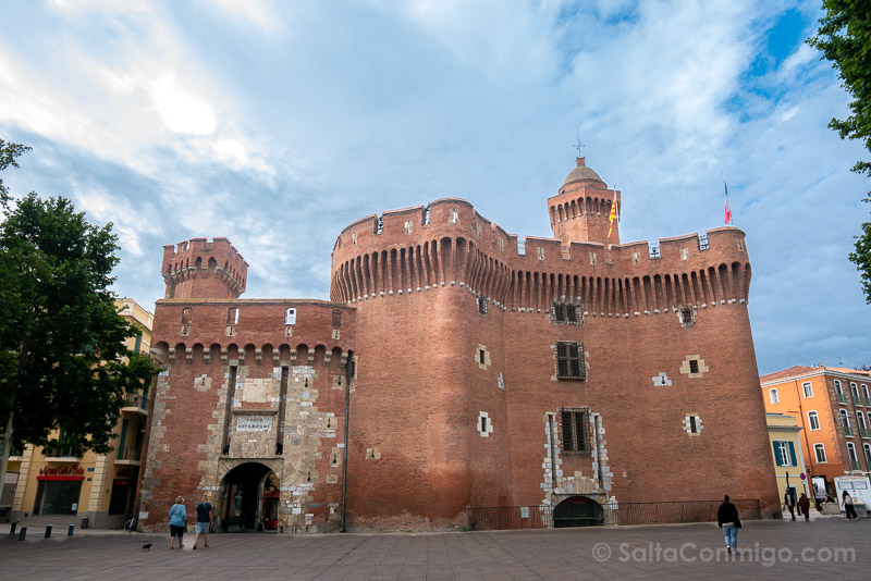 Ruta Tren Occitania Francia Perpignan Castillet