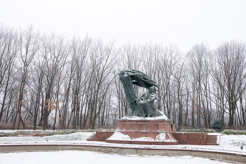 Parque Lazienki Varsovia Monumento Chopin Nieve