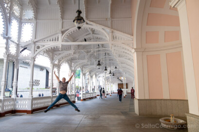 Triangulo de Balnearios de Republica Checa Karlovy Vary Columnata Salto