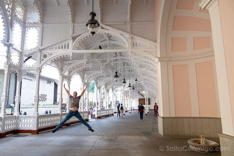Triangulo de Balnearios de Republica Checa Karlovy Vary Columnata Salto