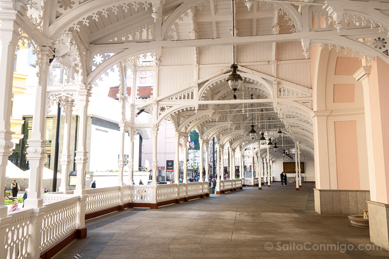 Que Ver en Karlovy Vary Columnata Mercado Interior
