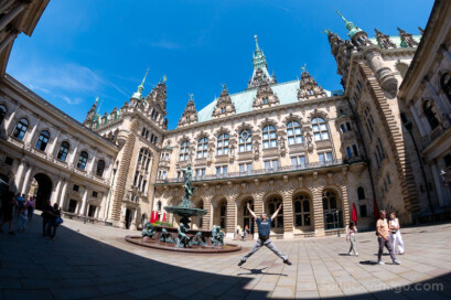 Que Ver en Hamburgo Rathaus Patio Salto