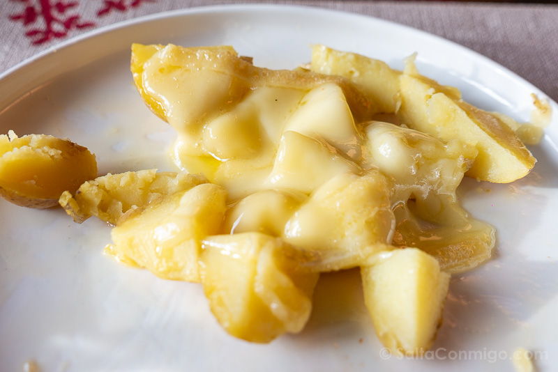 Comer en Monte Pilatus Restaurant Krienseregg Raclette Patatas