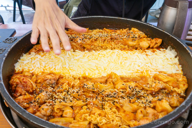 Que Comer en Corea del Sur Dakgalbi Queso Busan Premium Jangin Dakgalbi