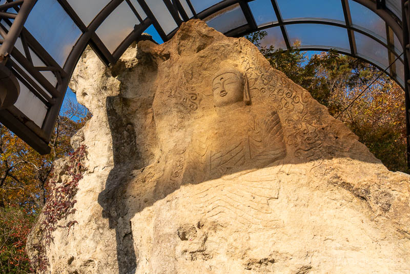 Dormir en un Templo Budista en Corea del Sur Golgulsa Buda Tallado