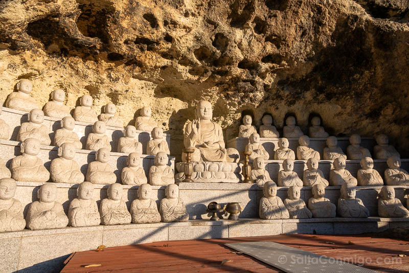 Dormir en un Templo Budista en Corea del Sur Golgulsa Budas