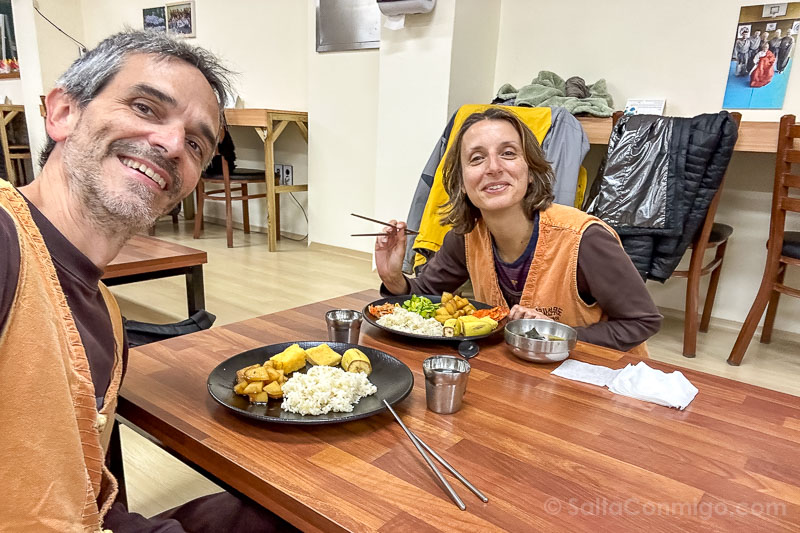 Dormir en un Templo Budista en Corea del Sur Golgulsa Comida Selfie