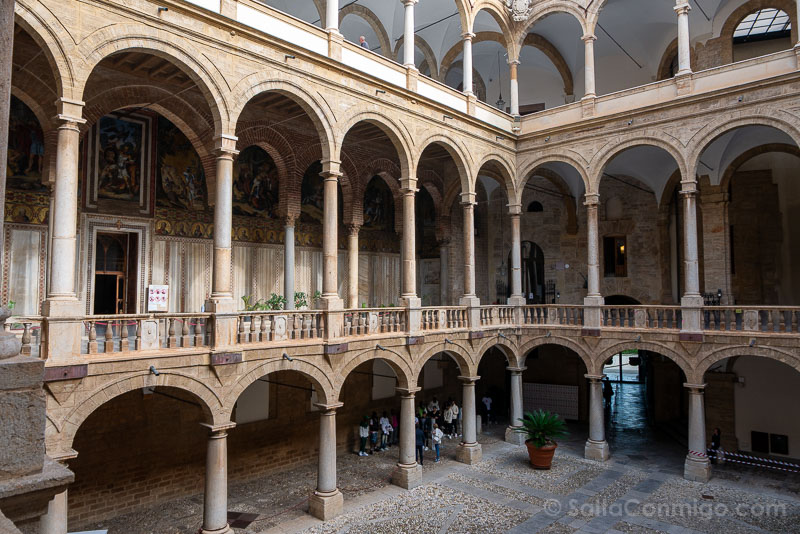 Palacio de los Normandos Palermo Sicilia Cortile Maqueda