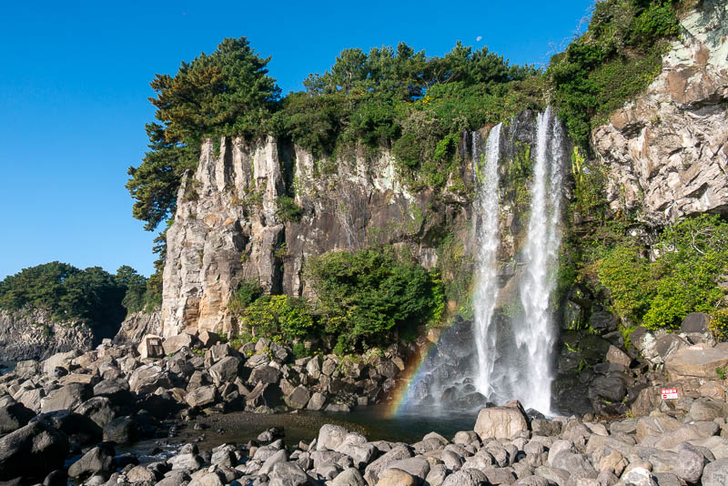 Que Ver en Jeju Cascada Jeonbang
