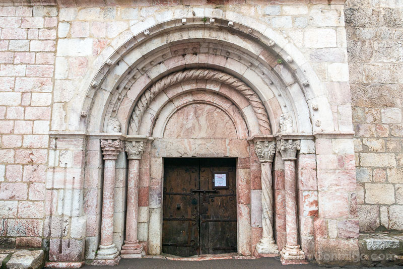 Villefranche-de-Conflent Iglesia Santiago Portada