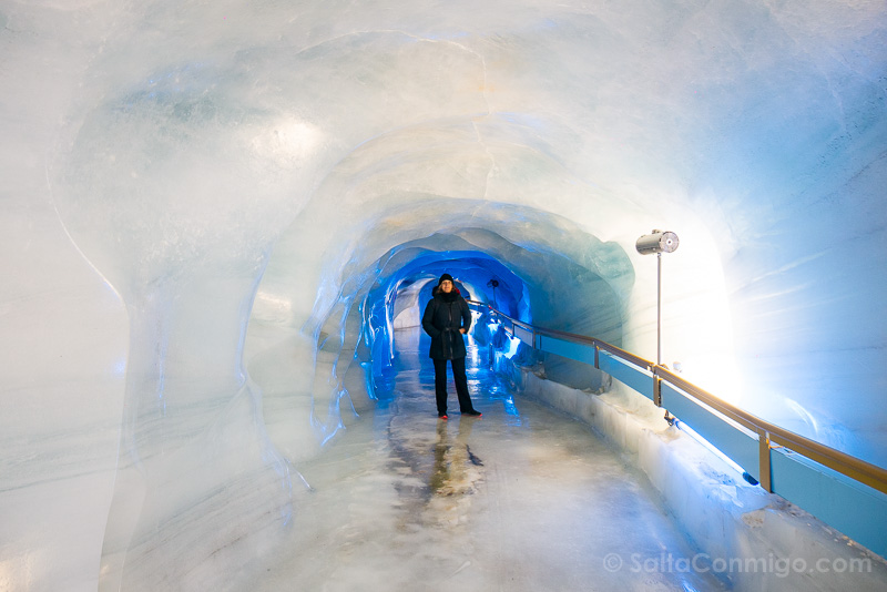 Titlis Suiza Glacier Cave Sara