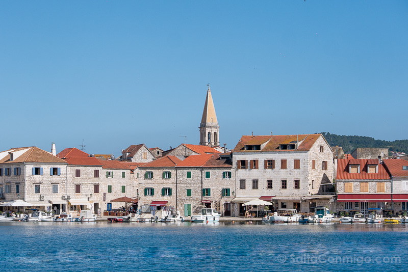 Catamaran Croacia Stari Grad Puerto