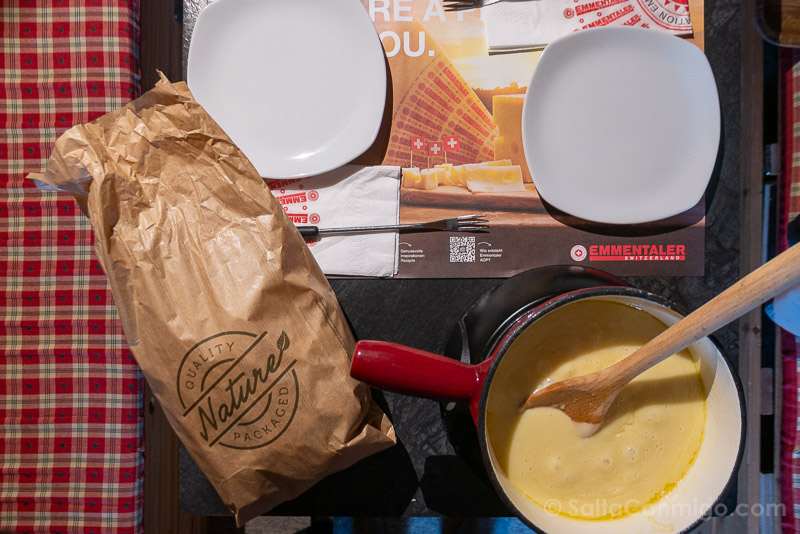 Comer en Emmentaler Schaukaserei Wohnfass Barril Habitable Fondue