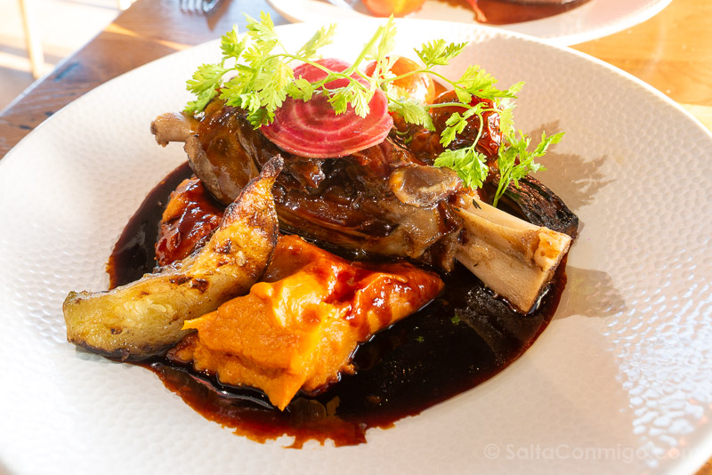 Comer en Rocamadour Hotel Le Belvedere Cordero Confitado