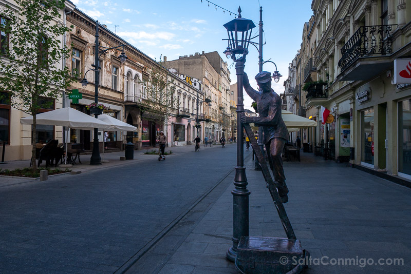 Lodz Calle Piotrkowska Polonia Estatua Farolero