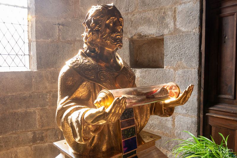 Que Ver en Rocamadour Santuario Basilica San Salvador Relicario Amador